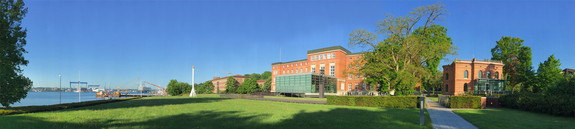 Landtag und Regierungsviertel an der Kieler Förde